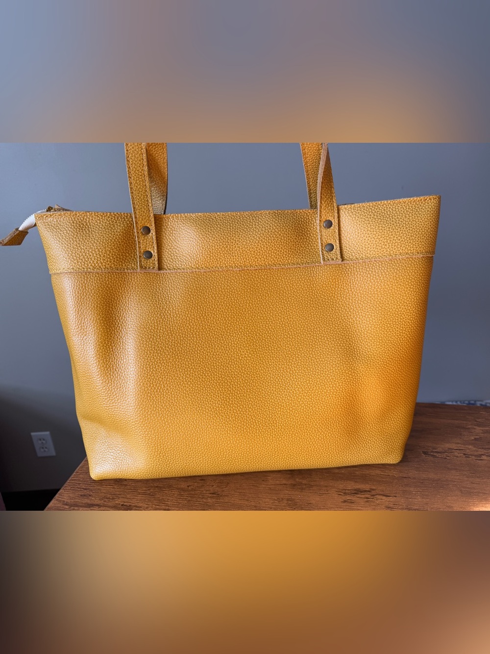 Portland Leather Tote Bag Montana Oversized in Sunshine - Picture 3 of 4